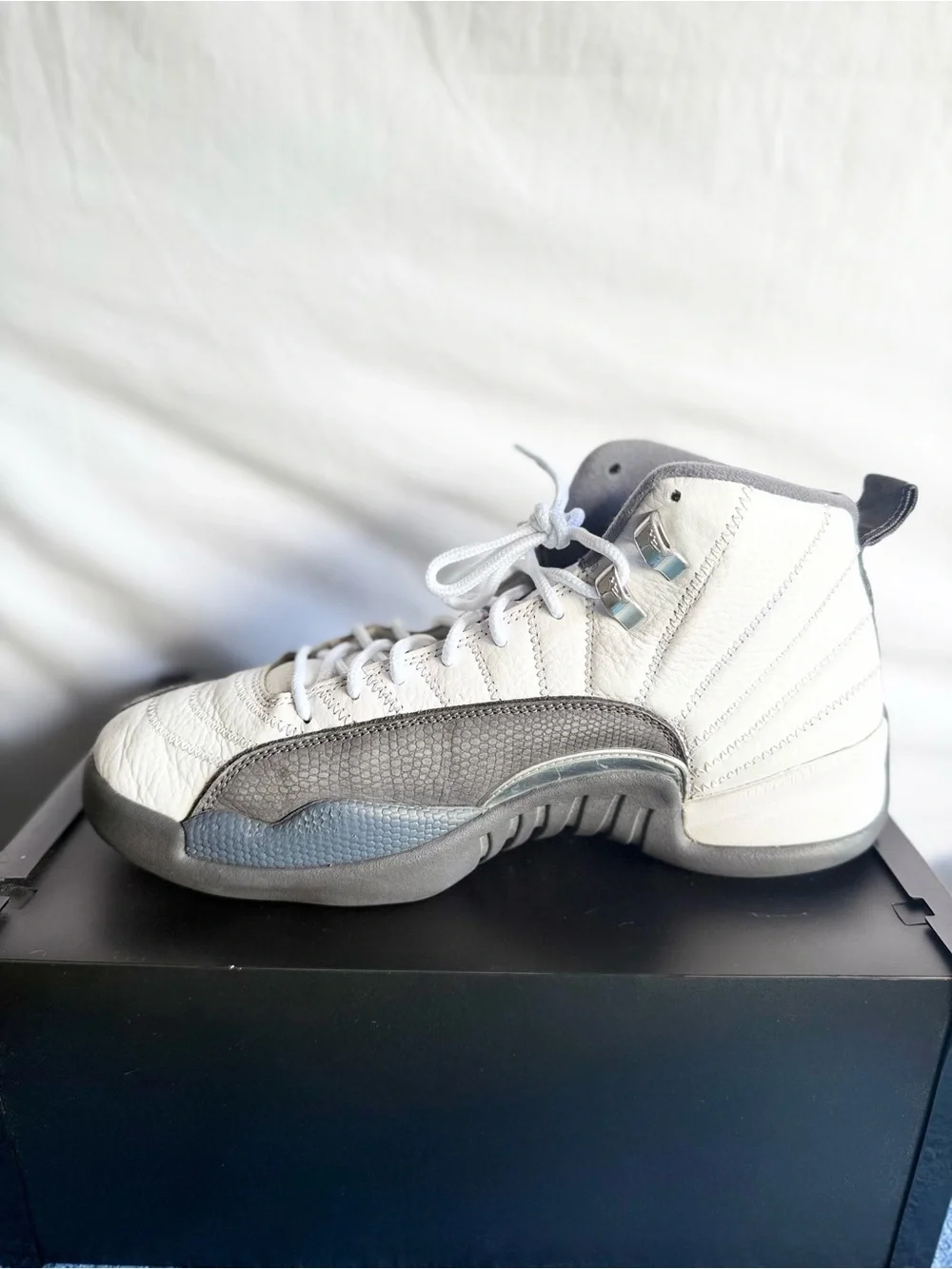 AUTHENTIC Jordan 12 Retro Dark Grey Size 10 130690-160 2019 PRE-OWNED